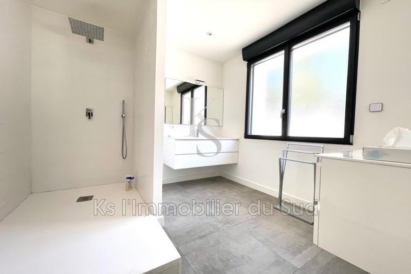 Villa - 297 m² - 9 pièces