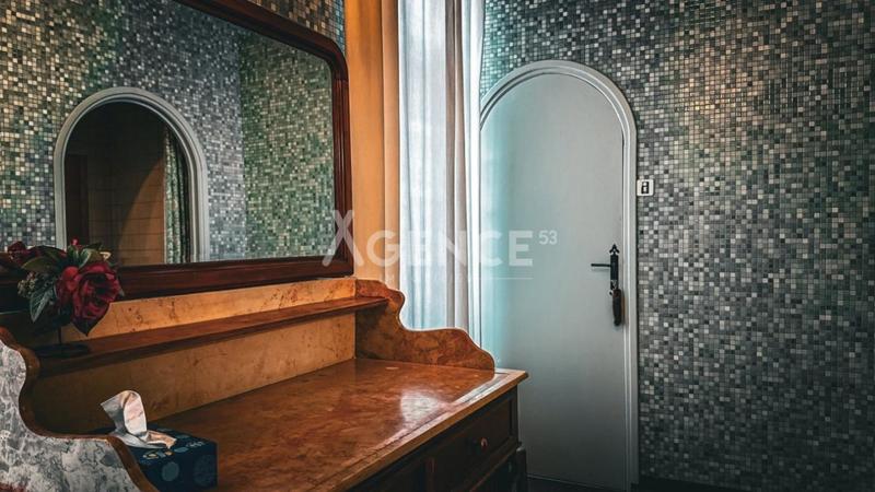 Maison bourgeoise - 352 m² - 9 pièces