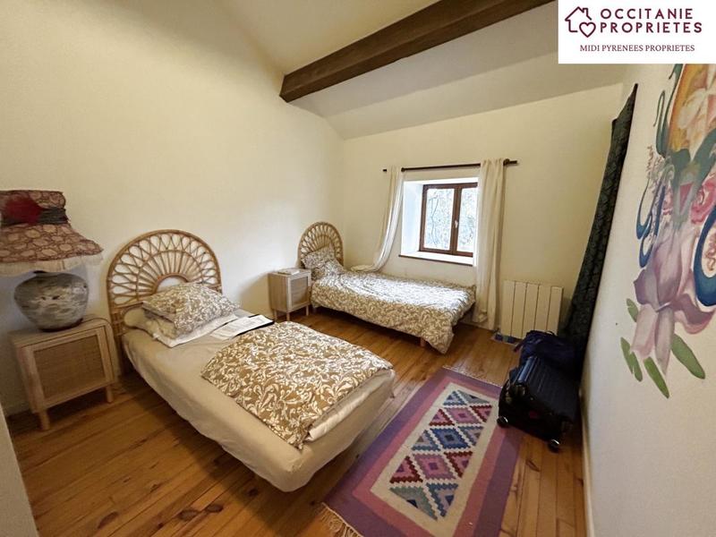 Propriété - 207 m² - 12 pièces