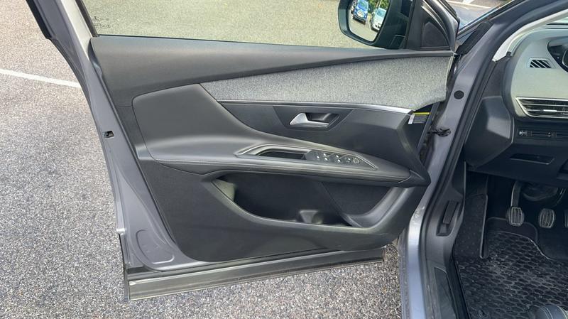 Peugeot 3008 II 1.2 PureTech 130 Allure - Entretien constructeur