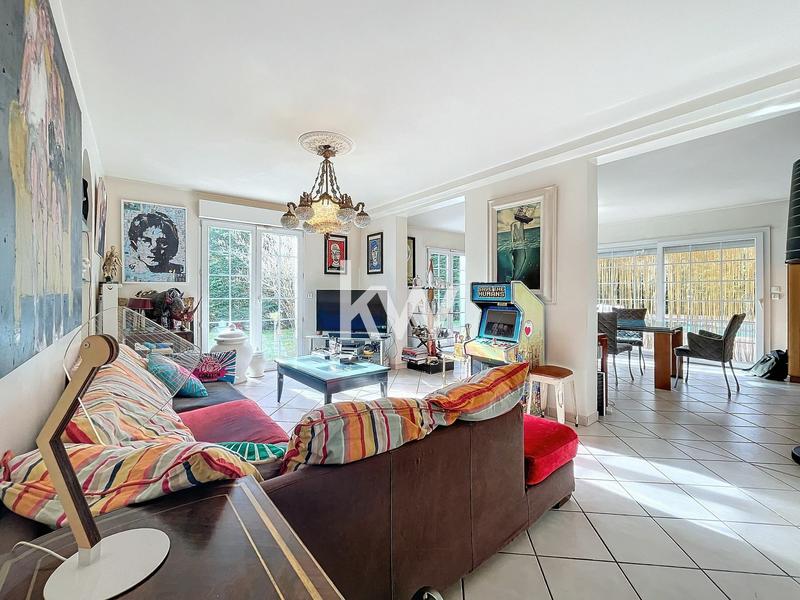 Maison - 200 m² - 7 pièces