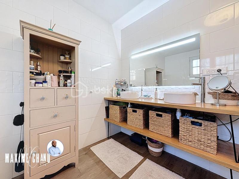 Propriété - 285 m² - 6 pièces