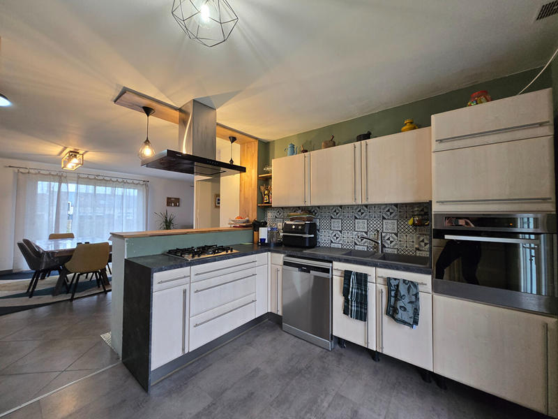 Maison - 101 m² - 5 pièces