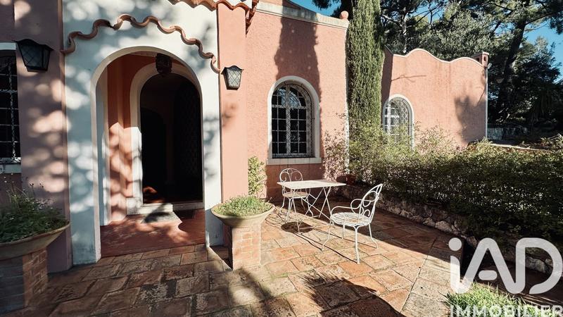 Maison - 292 m² - 11 pièces