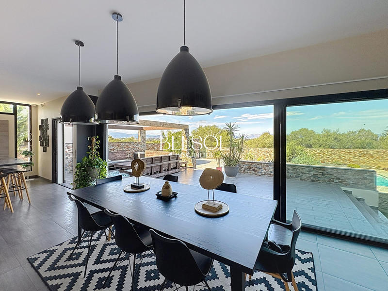 Villa - 211 m² - 4 pièces