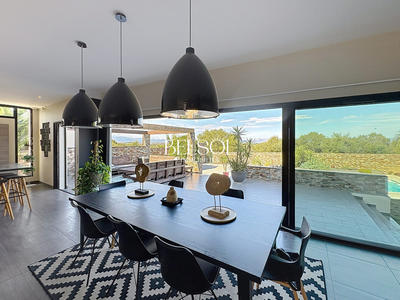 Villa - 211 m² - 4 pièces