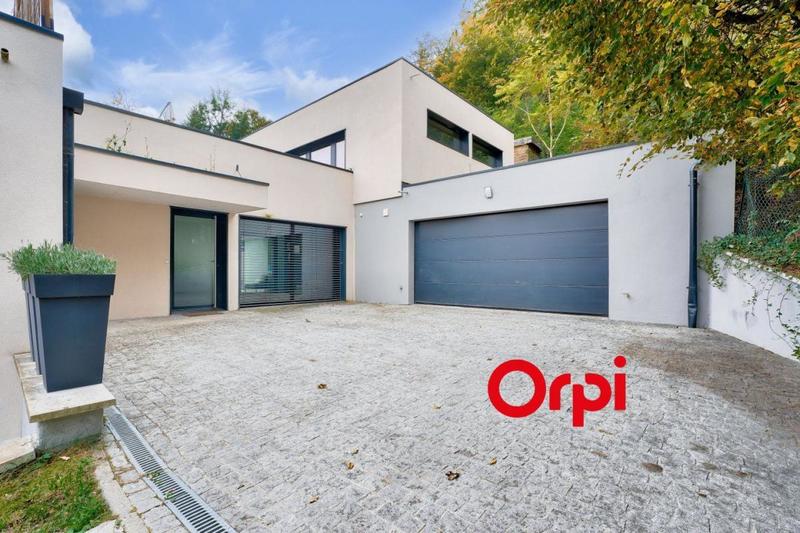 Maison - 319 m² - 6 pièces