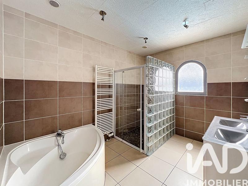 Maison - 200 m² - 7 pièces