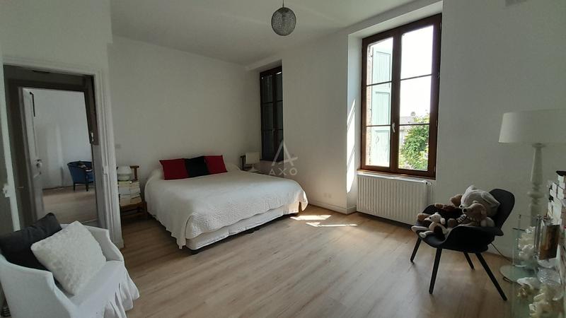 Maison - 210 m² - 6 pièces