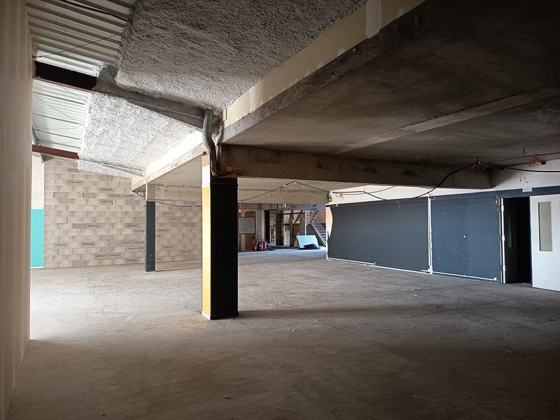 Local commercial - 1 198 m²