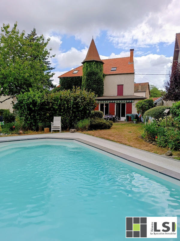 Maison - 208 m² - 10 pièces