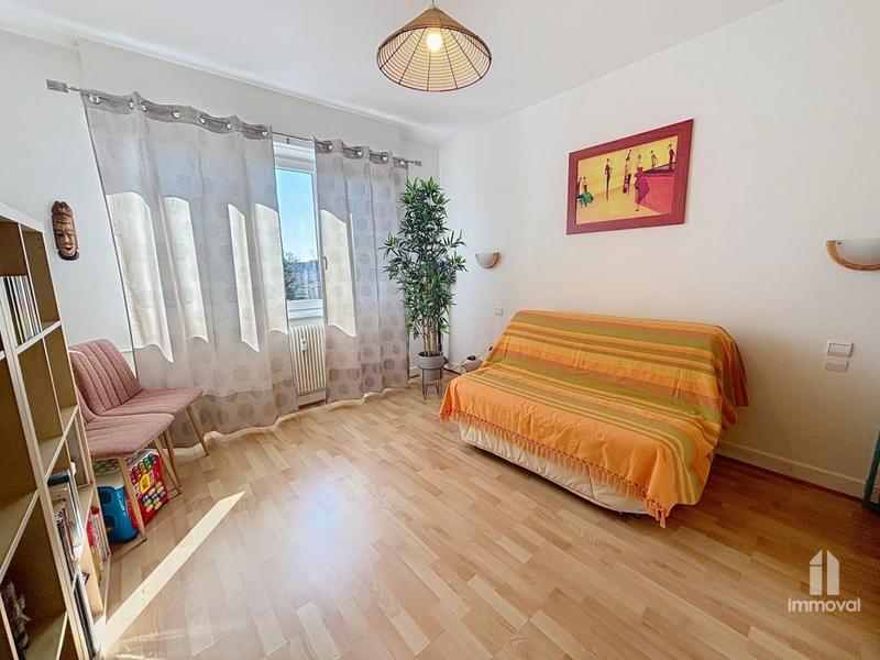 Appartement - 85 m² - 5 pièces