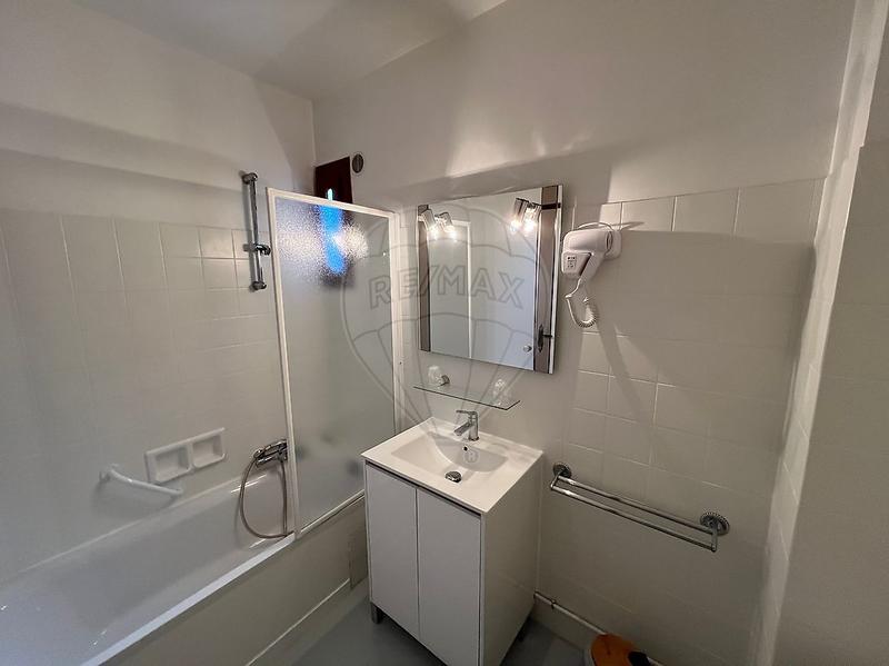 Appartement - 1 800 m² - 25 pièces