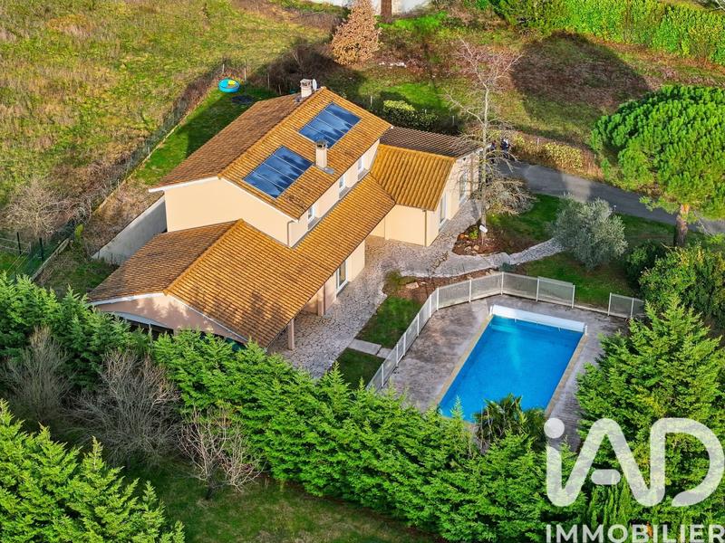 Maison - 217 m² - 8 pièces