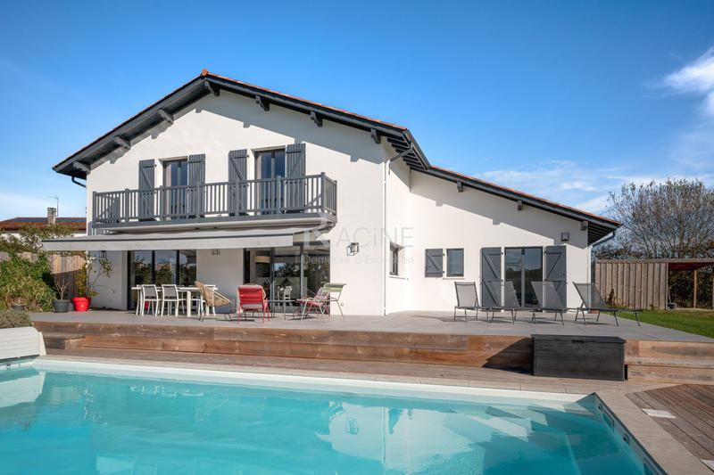 Villa - 198 m² - 8 pièces