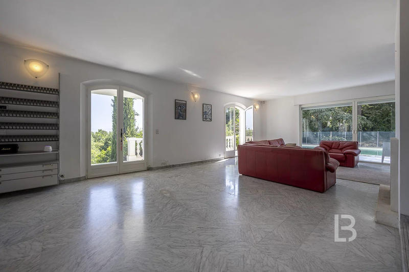 Maison - 263 m² - 7 pièces