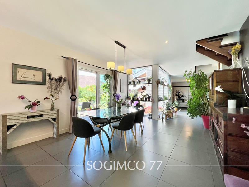 Maison - 186 m² - 7 pièces