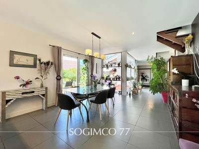 Maison - 186 m² - 7 pièces