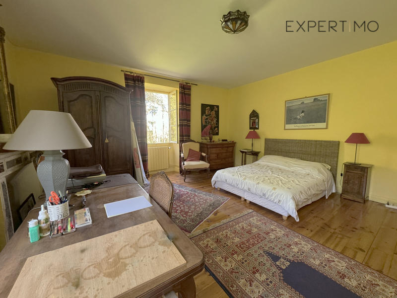 Propriété - 391 m² - 9 pièces