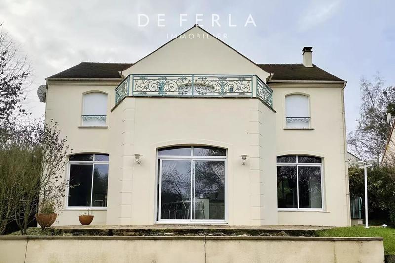 Propriété - 245 m² - 10 pièces