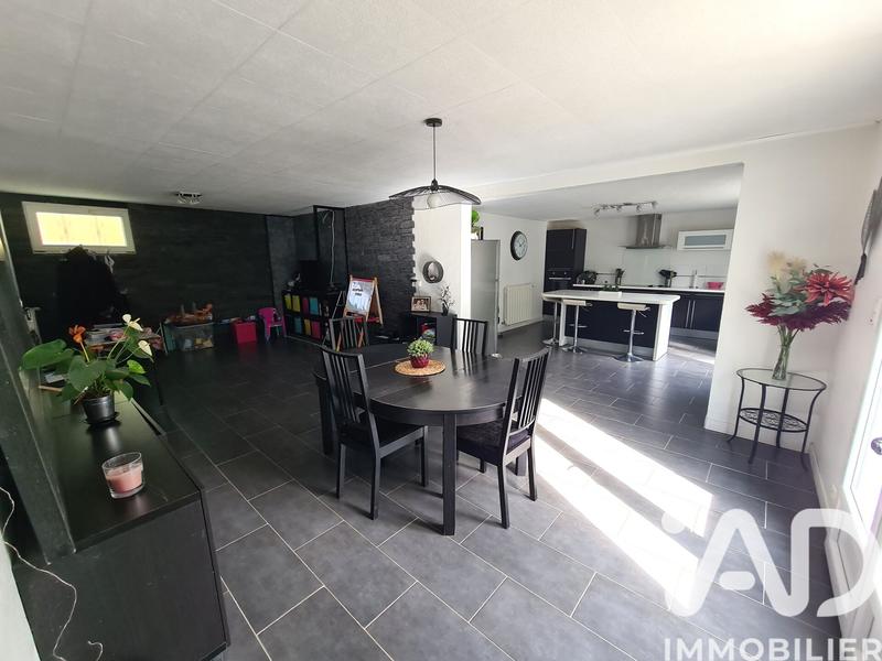 Maison - 202 m² - 7 pièces