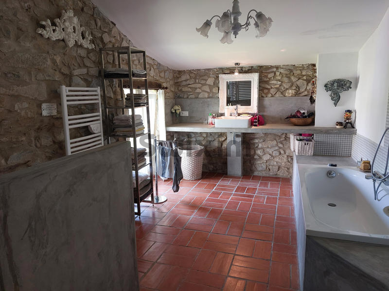 Propriété - 220 m² - 8 pièces