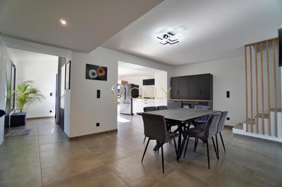 Villa - 137 m² - 5 pièces