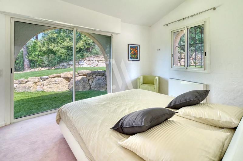 Villa - 646 m² - 10 pièces