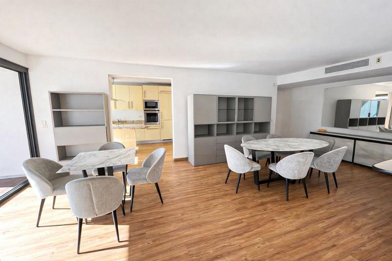 Appartement - 147 m² - 5 pièces