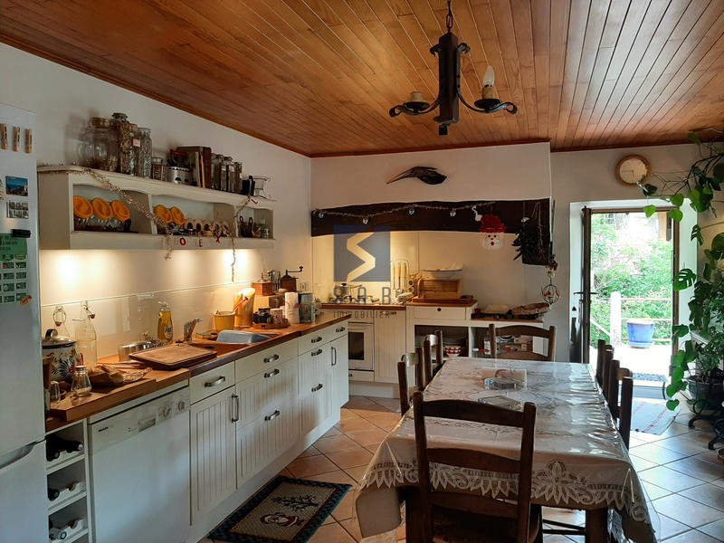 Maison - 213 m² - 8 pièces