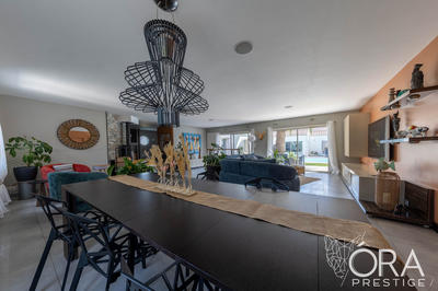 Maison contemporaine - 274 m² - 7 pièces