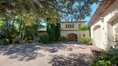 Villa - 285 m² - 6 pièces