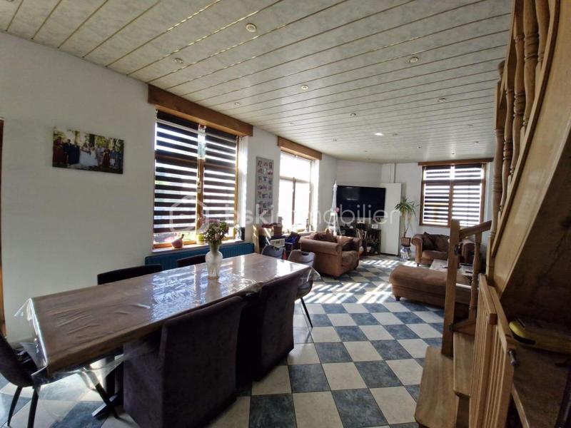 Maison - 185 m² - 9 pièces