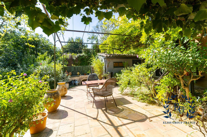 Maison - 482 m² - 14 pièces