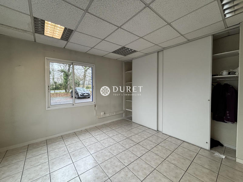 Local d'activités - 307 m²