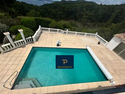 Villa - 250 m² - 8 pièces