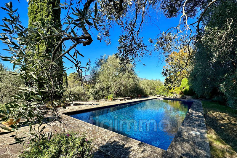 Demeure - 295 m² - 6 pièces