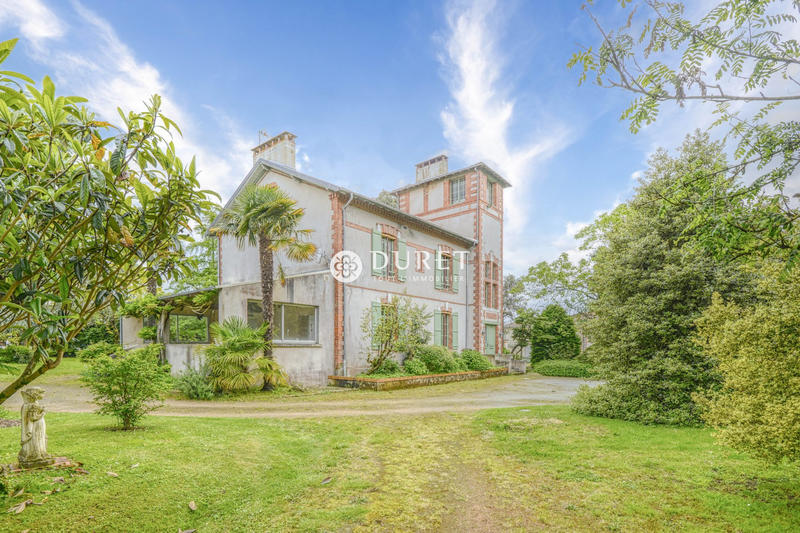 Maison - 214 m² - 10 pièces