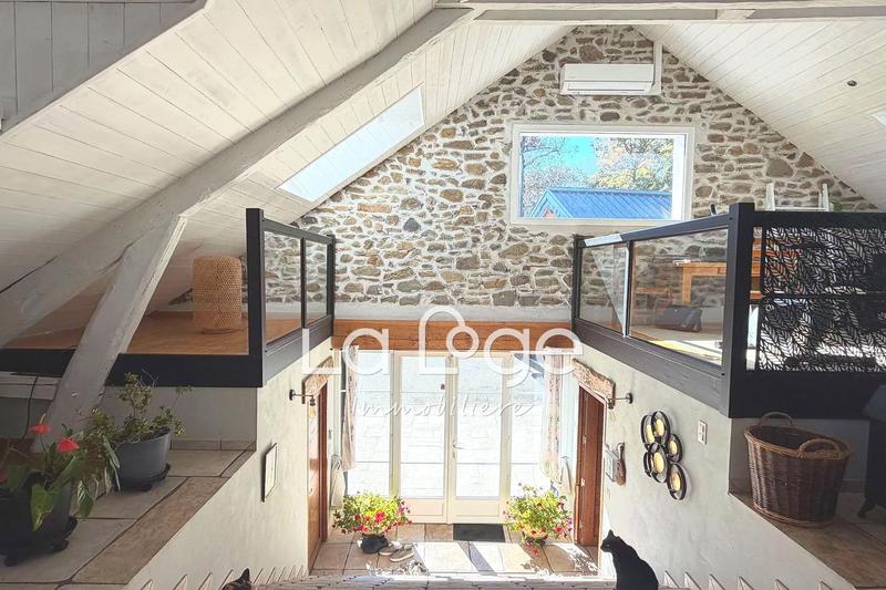 Maison - 6 360 m² - 10 pièces