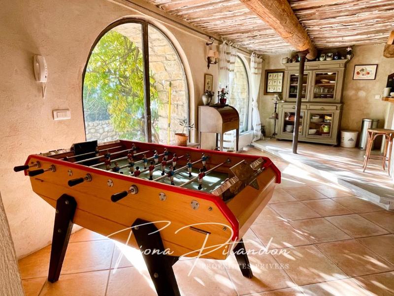 Maison - 357 m² - 13 pièces