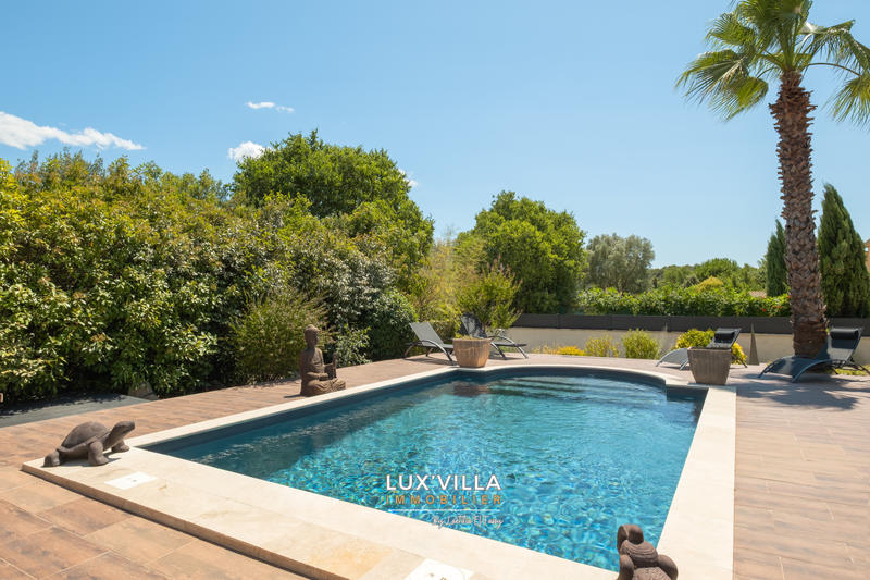 Maison - 251 m² - 8 pièces