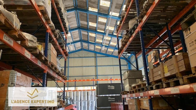 Entrepôt - 1 100 m²