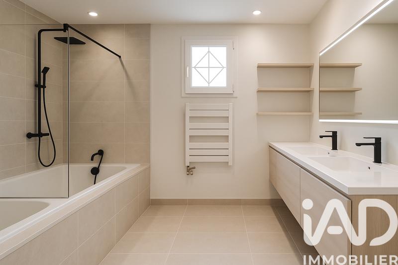 Maison - 182 m² - 8 pièces