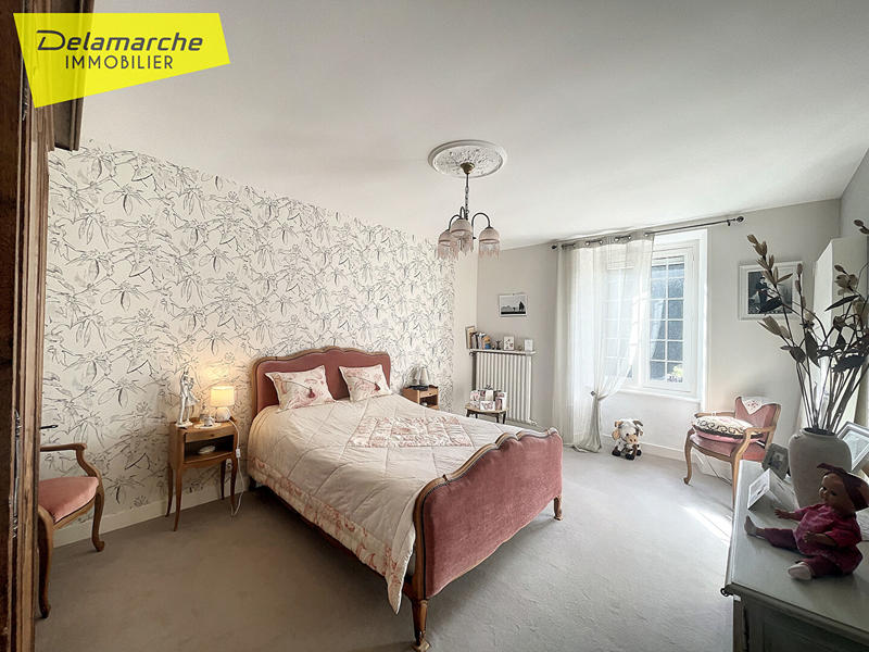 Maison - 231 m² - 7 pièces