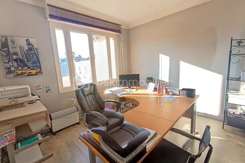 Maison - 230 m² - 8 pièces