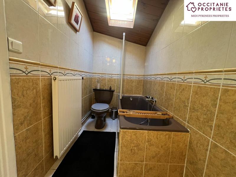 Propriété - 228 m² - 14 pièces