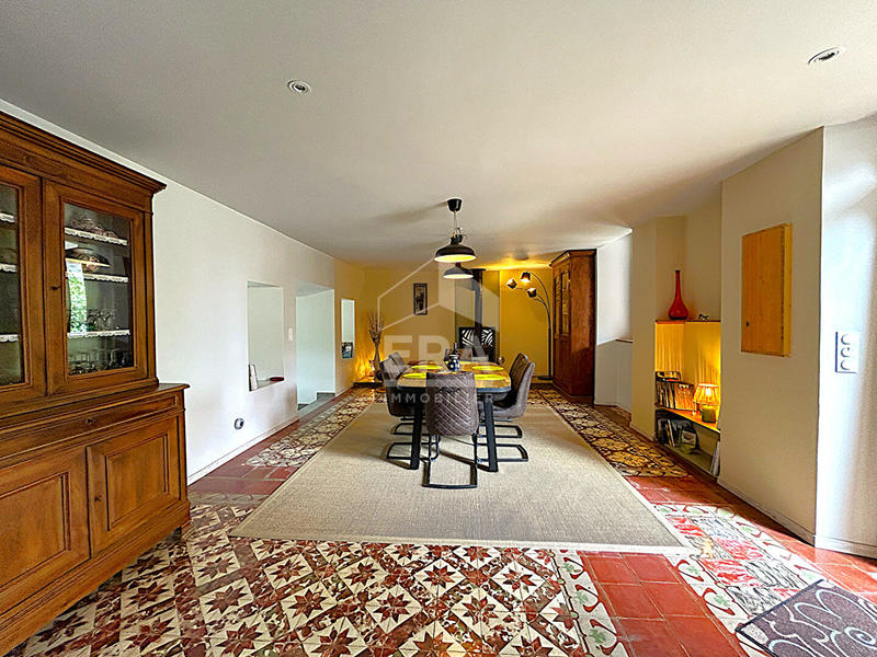 Maison - 263 m² - 7 pièces