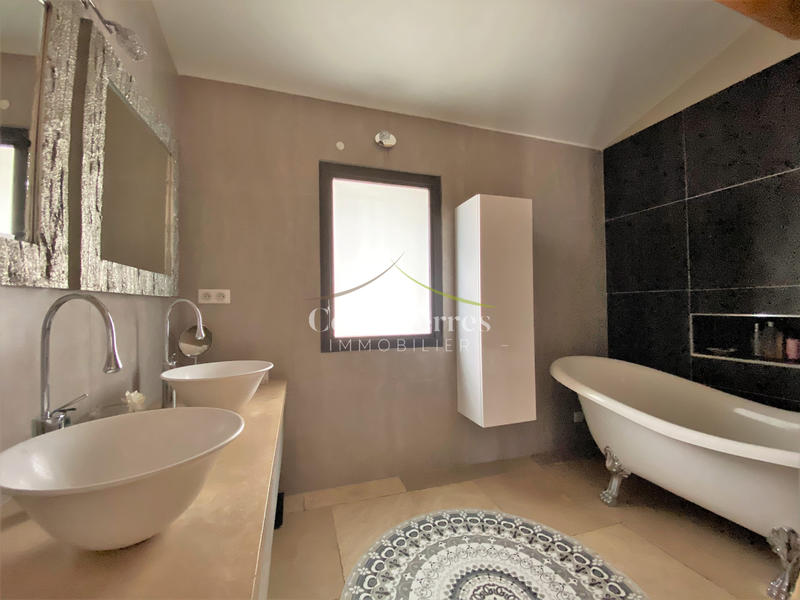 Villa - 200 m² - 6 pièces