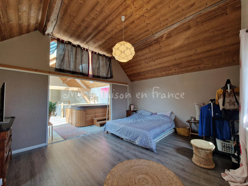 Maison - 213 m² - 8 pièces