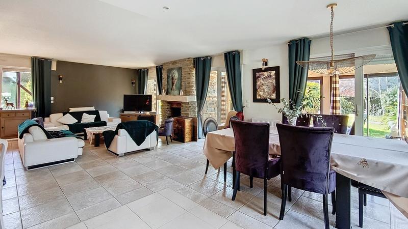 Maison - 306 m² - 12 pièces